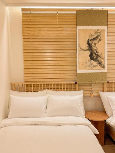 Ένα ή περισσότερα κρεβάτια σε δωμάτιο στο Open Special Price Mujeong Station 7 minutes Lotte World Seokchon Lake Garden Five Adjacent Two Rooms 4 people, up to 8 people