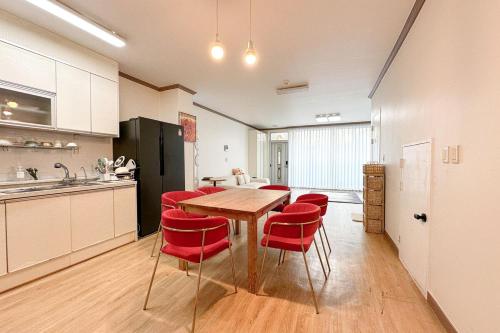 Kuchyň nebo kuchyňský kout v ubytování Jeonju Ondo