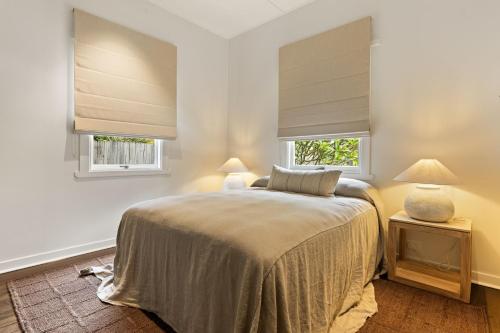 En eller flere senge i et værelse på Calma on Carlyle Lane