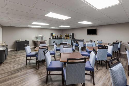 Μια τηλεόραση ή/και κέντρο ψυχαγωγίας στο Angel Inn Near IMAX, a Travelodge by Wyndham