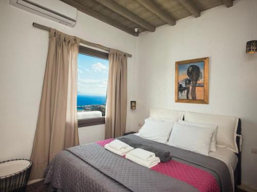 Postel nebo postele na pokoji v ubytování Aegean Aura , Stylish Mykonos Stay