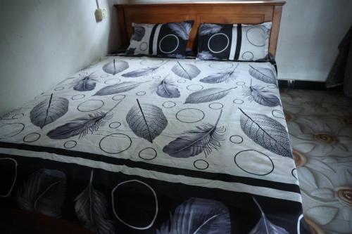 Ένα ή περισσότερα κρεβάτια σε δωμάτιο στο Delft Aquatic Tourist Hotel