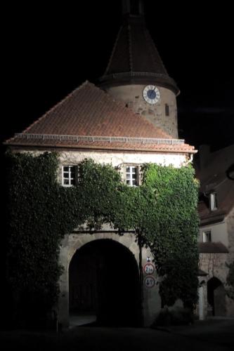 a building with a tower with a clock on it at Hotel-Gasthof Neue Post in Leutershausen