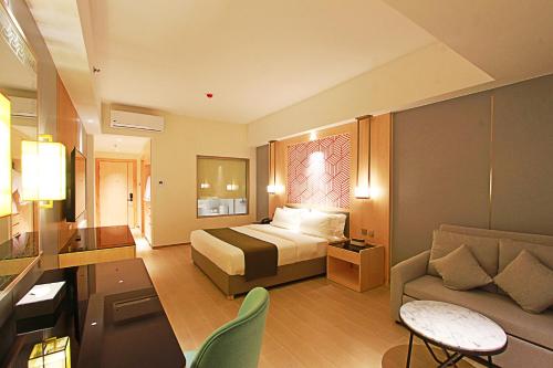 Ένα ή περισσότερα κρεβάτια σε δωμάτιο στο Luxu Hotel and Resort