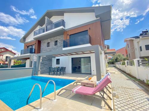 House of ALICE - Villa with Pool near Çalış Beach