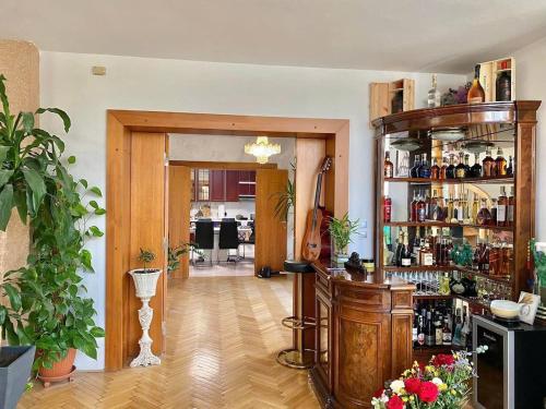 Ο χώρος του lounge ή του μπαρ στο Dream House Prague East