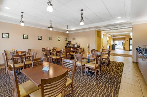 a dining room with wooden tables and chairs at Sleep Inn & Suites Redmond in Redmond