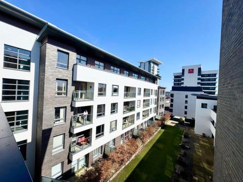 een luchtzicht op een appartementencomplex bij Titanic Suite 96 in Southampton