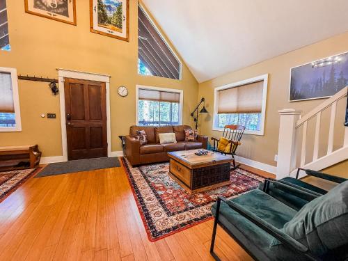 a living room with a couch and a table at Moki Pines Chalet - Stylish Stay Among the Pines in Flagstaff