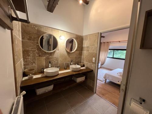 Ένα μπάνιο στο Le Gîte de Rabanéou