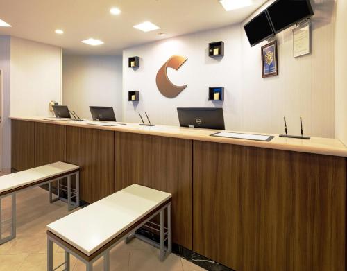 a lobby with a row of desks with laptops on them at Comfort Hotel Gifu in Gifu