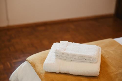 Parada de EsterにあるCasa dos Costasの白いタオルのスタック