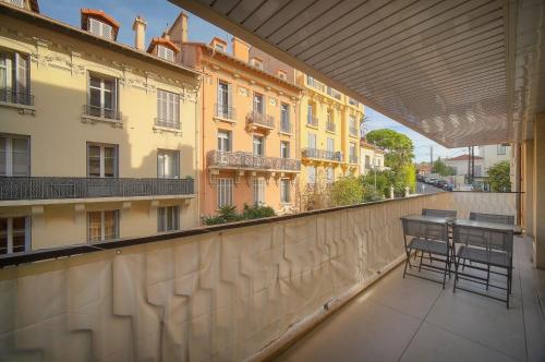 Ruby - Terrace - 10 min Palais - VCA