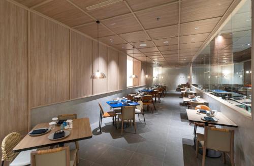 Restaurace v ubytování GOLDEN TULIP ESSENTIAL PIK2 JAKARTA