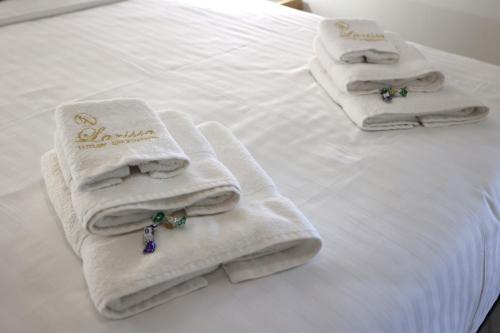 Postel nebo postele na pokoji v ubytování LA Larissa Luxury Apartments Peneus