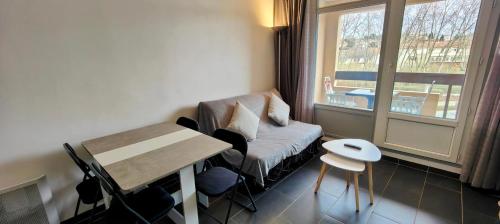 Foto dalla galleria di Apt with balcony near downtown Fréjus a Fréjus