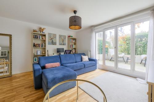 Nice 1BR flat with lovely terrace and parking