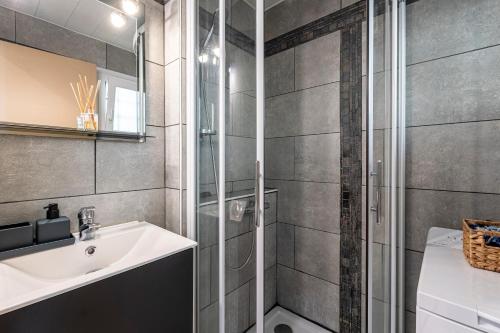 Et badeværelse på 11 Terra Bella - Appt Climatisé