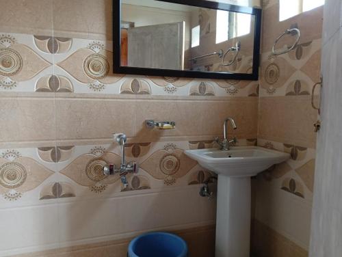 Ένα μπάνιο στο New World Guest House