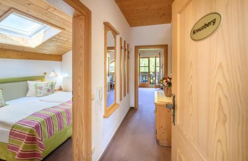 Ένα ή περισσότερα κρεβάτια σε δωμάτιο στο Fackler Apartments am Tegernsee