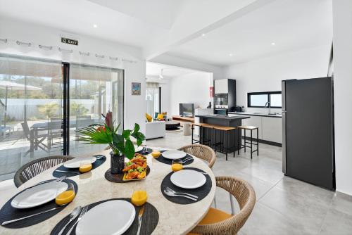 Villa moderne avec piscine privée, Plage à 5 mins