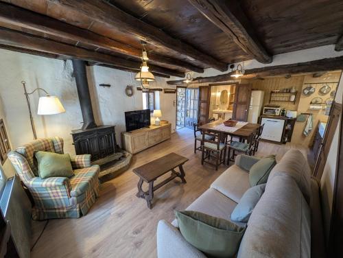 a living room with a couch and a fireplace at Casa Rústica y Chic con Chimenea y Vistas Panorámicas de La Vall de Boí in Cardet
