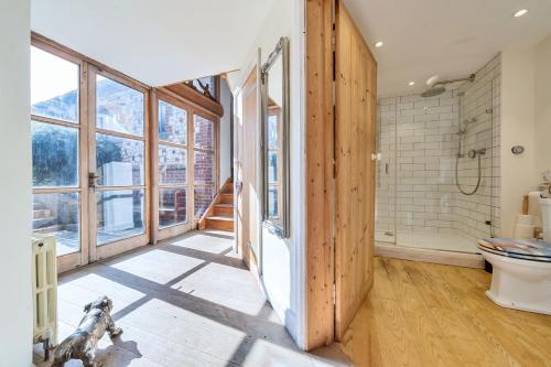 Et badeværelse på The Dairy Barn 3 bedrooms