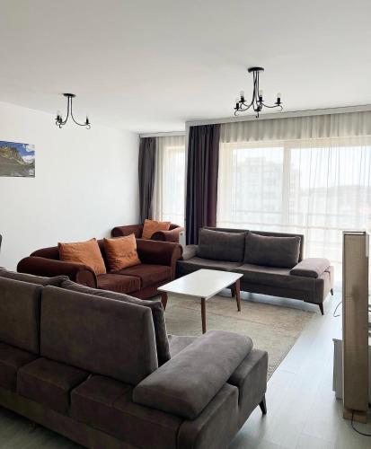 Гостиная зона в Sunflower Apartments