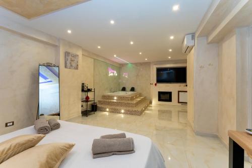 Un pat sau paturi într-o cameră la Vulcania SuiteA