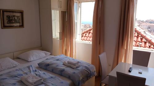 Postel nebo postele na pokoji v ubytování Apartments Lucic