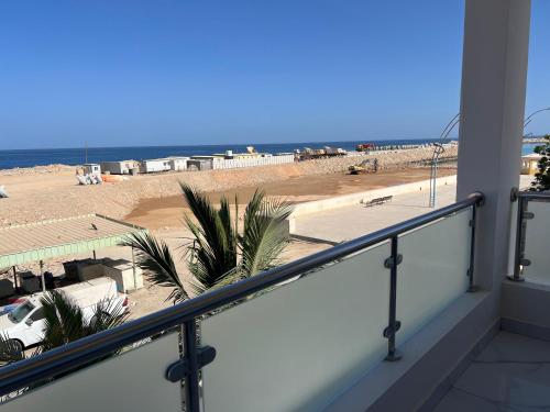 Fotografie z fotogalerie ubytování Palm and wave v destinaci Ţīwī