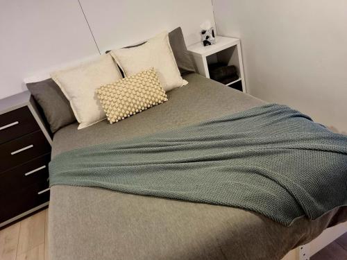 Un ou plusieurs lits dans un hébergement de l'établissement Kiwi Beach Bach - Hot Tub - 2 bed