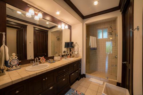 a bathroom with two sinks and a shower at Vista Bahia 3C 3 bdr Ocean View in Los Suenos in Herradura