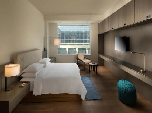 Postel nebo postele na pokoji v ubytování Hotel Olive Aero Suites By Rs Group Delhi Airport