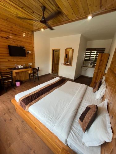 Postel nebo postele na pokoji v ubytování The Ashoka Tiger