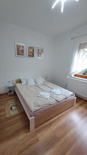 Ένα ή περισσότερα κρεβάτια σε δωμάτιο στο Pihenőház