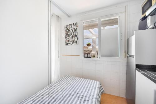 Ένα ή περισσότερα κρεβάτια σε δωμάτιο στο Estudio ático centro Rota