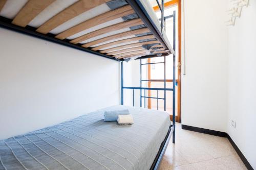 a bedroom with a bed in a room at Facing the sea between Cinque Terre and Portofino in Deiva Marina