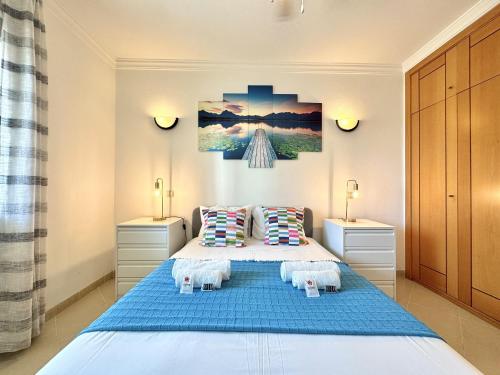 Armacao de Pera Central 2 by Homing