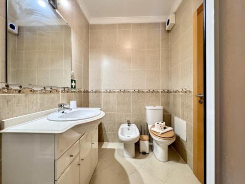 Koupelna v ubytování Armacao de Pera Central 2 by Homing