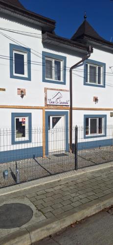 CASA CU LAVANDĂ