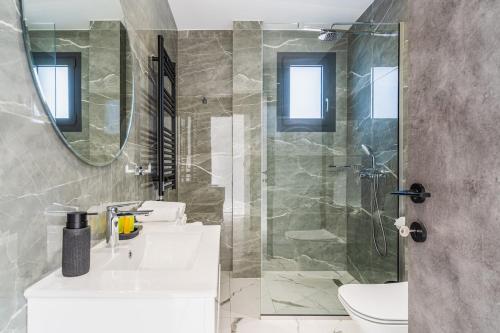 Vannituba majutusasutuses Casino & Mall Luxury Jacuzzi Penthouse Suite