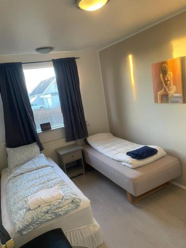 Ένα ή περισσότερα κρεβάτια σε δωμάτιο στο Beautiful single home in Höfn