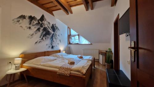 Postel nebo postele na pokoji v ubytování Chaty a apartmány Kúria na Táľoch, Tále - Chopok JUH