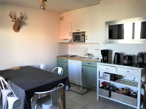 Kuchyň nebo kuchyňský kout v ubytování Chalet 3 pièces 7 personnes, les Flocons du Soleil, la Joue du Loup