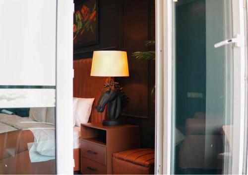 Χώρος καθιστικού στο GoldCrest Mall Luxury Apartments with Balcony In DHA Lahore