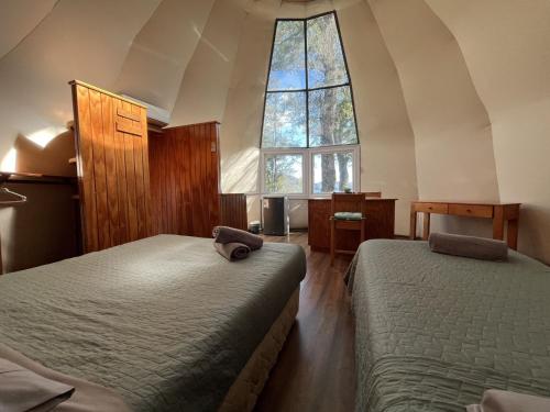 Postel nebo postele na pokoji v ubytování Cabañas Frente al Lago Calafquén