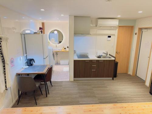 HANA Kyobashi 2nd floor newly renovated 3 minutes to station - direct to Kyoto, Nara, Kansai Airport, Umeda, Osaka
