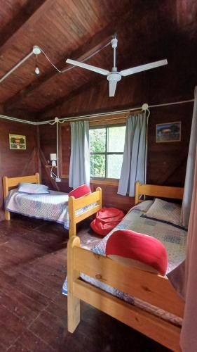 a bedroom with two beds in a room at Bambú Cabaña in El Soberbio