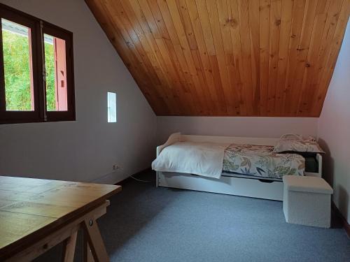 a bedroom with a bed and a wooden ceiling at Lit simple en chambre partagée au Domaine de Baradoz in La Plaine des Palmistes
